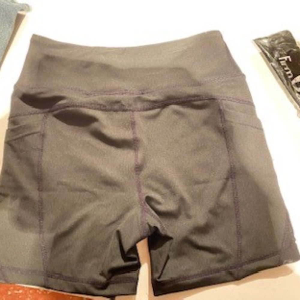 Workout shorts - Picture 2 of 3
